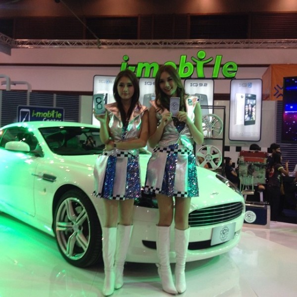 Модели тайки на автошоу